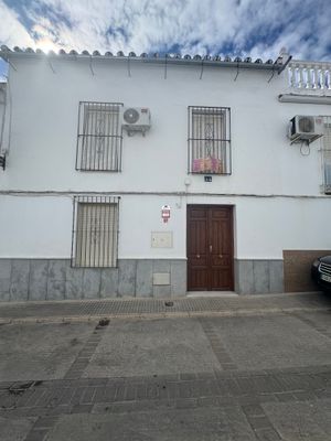 Vista exterior de Casa o xalet en venda en Bujalance amb Terrassa, Traster i Moblat
