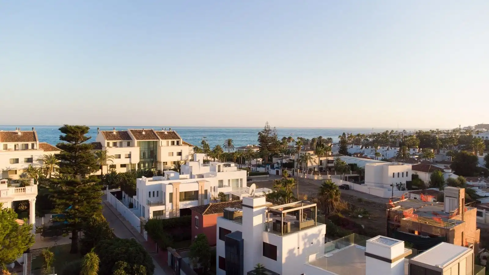 Vista exterior de Casa o chalet en venta en Marbella con Aire acondicionado, Calefacción y Jardín privado