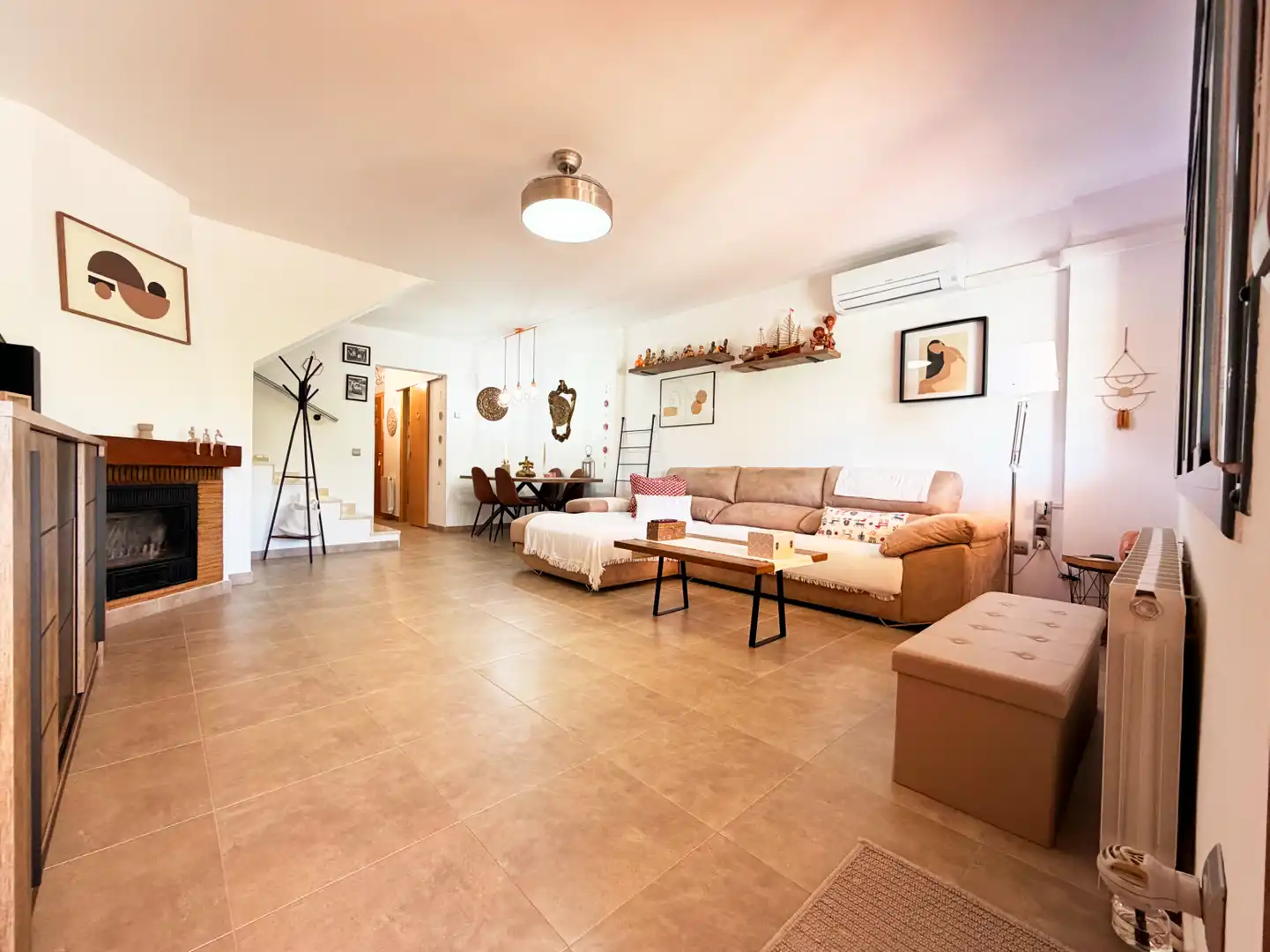 Sala d'estar de Casa adosada en venda en Calafell Residencial