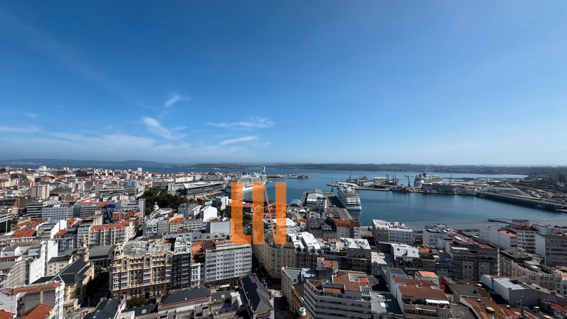 Vista exterior de Piso de alquiler en A Coruña Capital  con Calefacción, Parquet y Horno