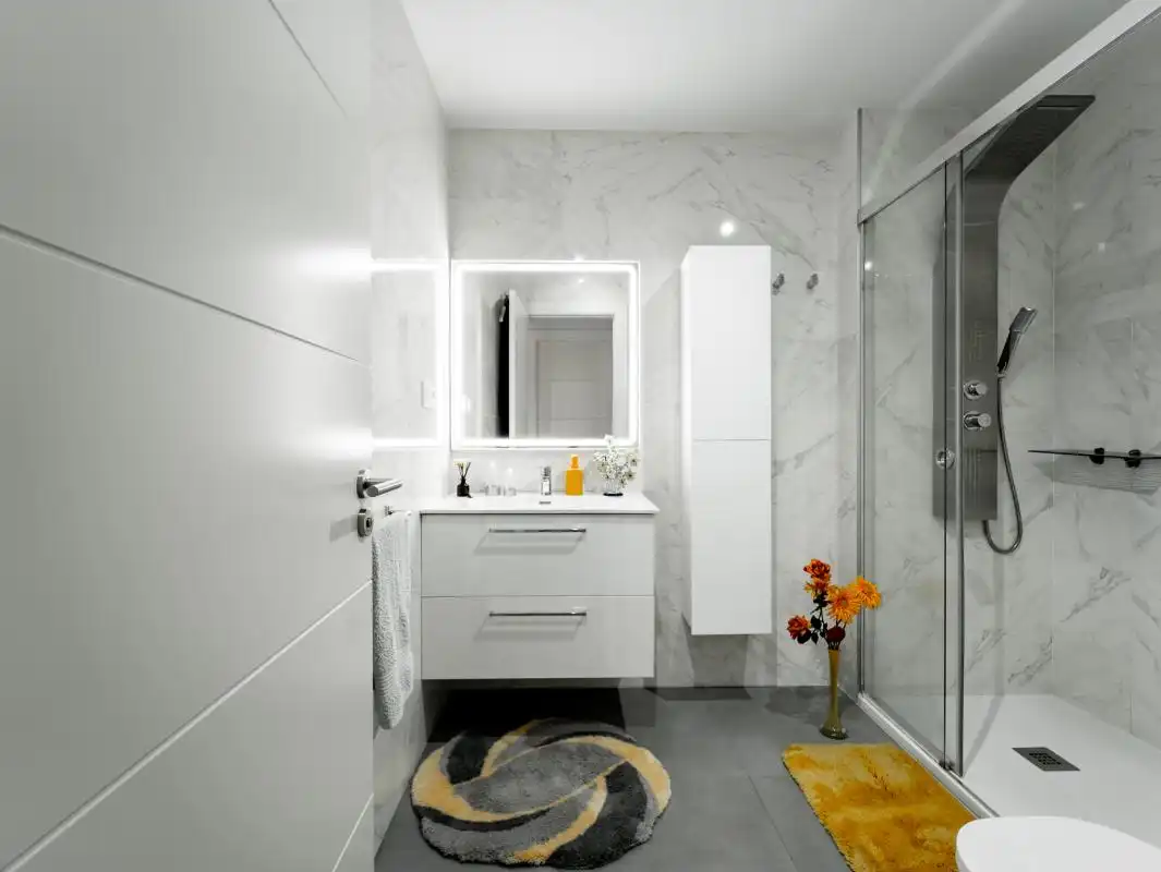 Baño de Piso en venta en Vélez-Málaga con Aire acondicionado, Calefacción y Jardín privado