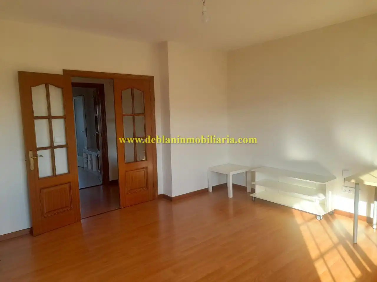 Wohnzimmer von Wohnung zur Miete in Tui mit Heizung