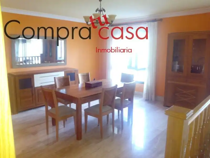Menjador de Casa o xalet en venda en Palazuelos de Eresma amb Calefacció, Jardí privat i Parquet