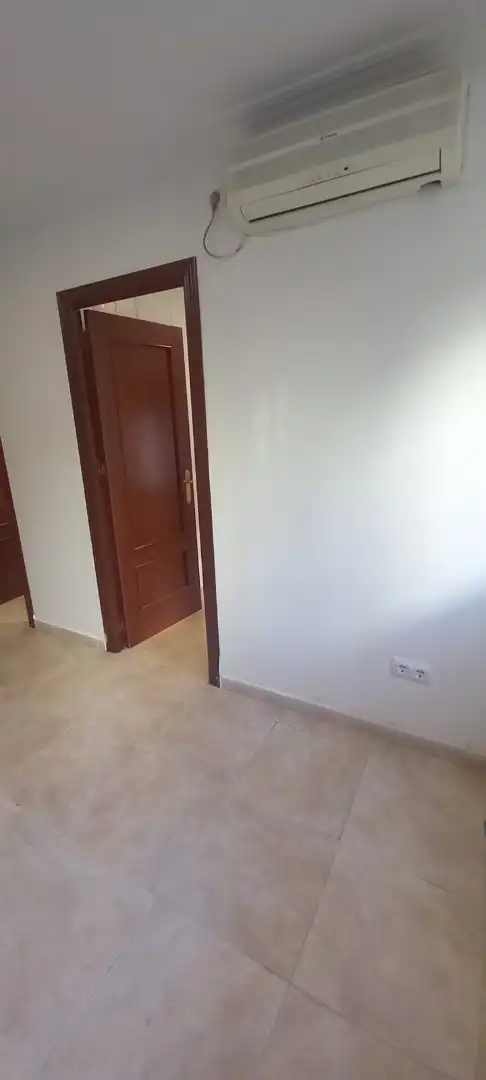 Dormitori de Pis en venda en Dos Hermanas amb Aire condicionat