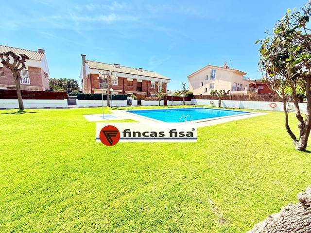 Casa adosada en Alquiler en Sector Est