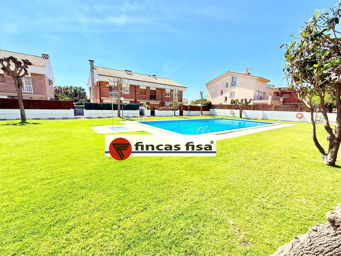 Außenansicht von Einfamilien-Reihenhaus zur Miete in Premià de Mar mit Heizung, Terrasse und Gemeinschaftspool