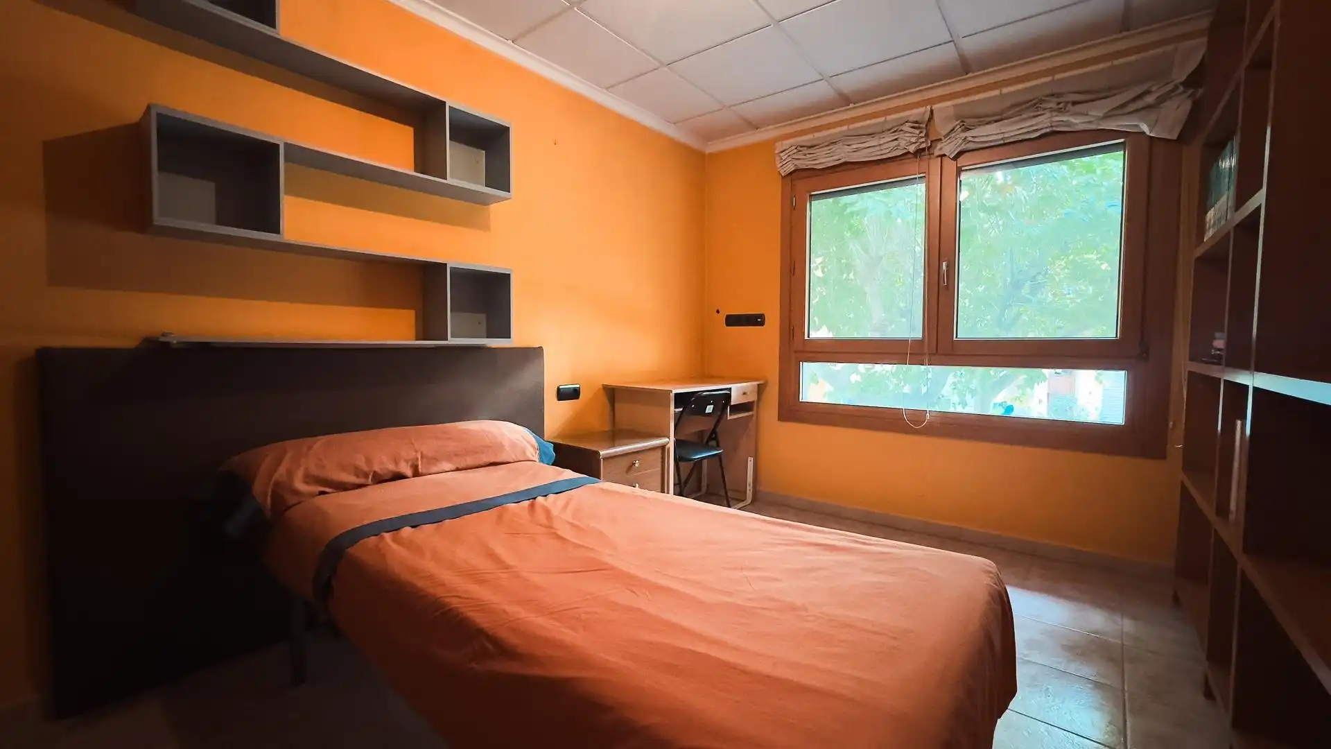 Bedroom of Flat for sale in Planes  with Air Conditioner, Furnished and Balcony