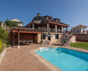 Piscina de Casa o xalet en venda en Santa Cruz de Bezana amb Aire condicionat, Calefacció i Jardí privat