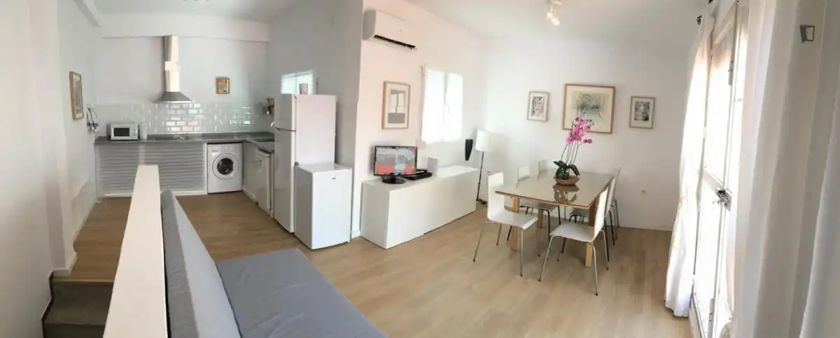 Room in Triana Este
