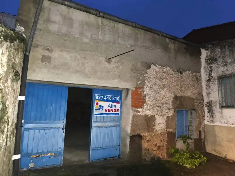 Vista exterior de Local en venta en Oliva de Plasencia