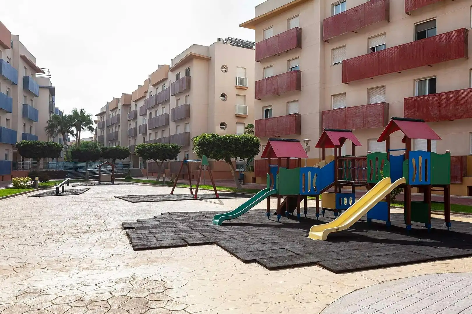 Vista exterior de Pis en venda en El Ejido amb Aire condicionat, Calefacció i Jardí privat