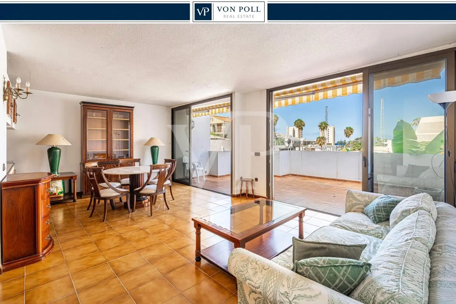 Vista exterior de Casa adosada en venta en Adeje con Terraza, Balcón y Piscina comunitaria