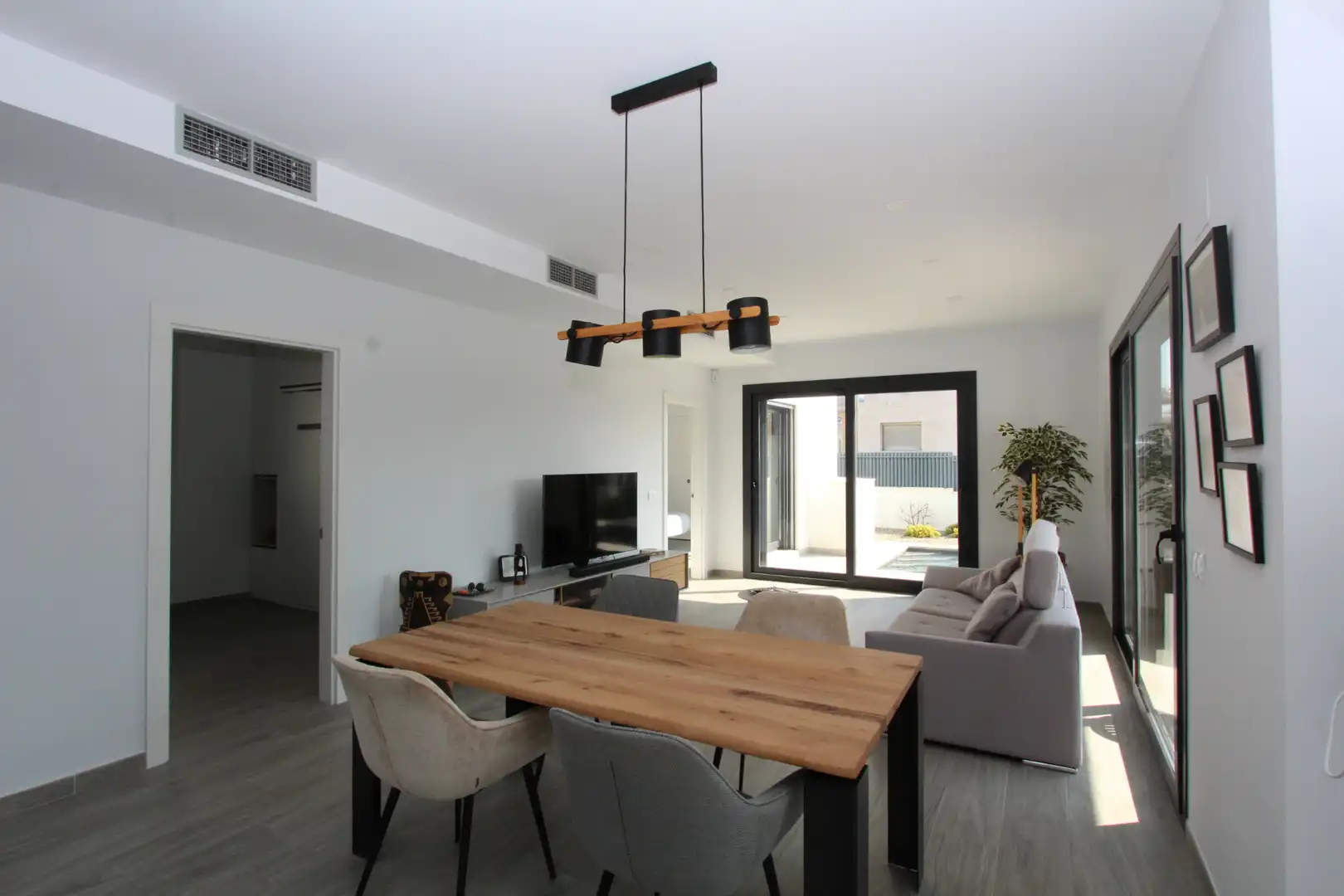 Sala de estar de Casa o chalet en venta en Montbrió del Camp con Aire acondicionado, Jardín privado y Piscina