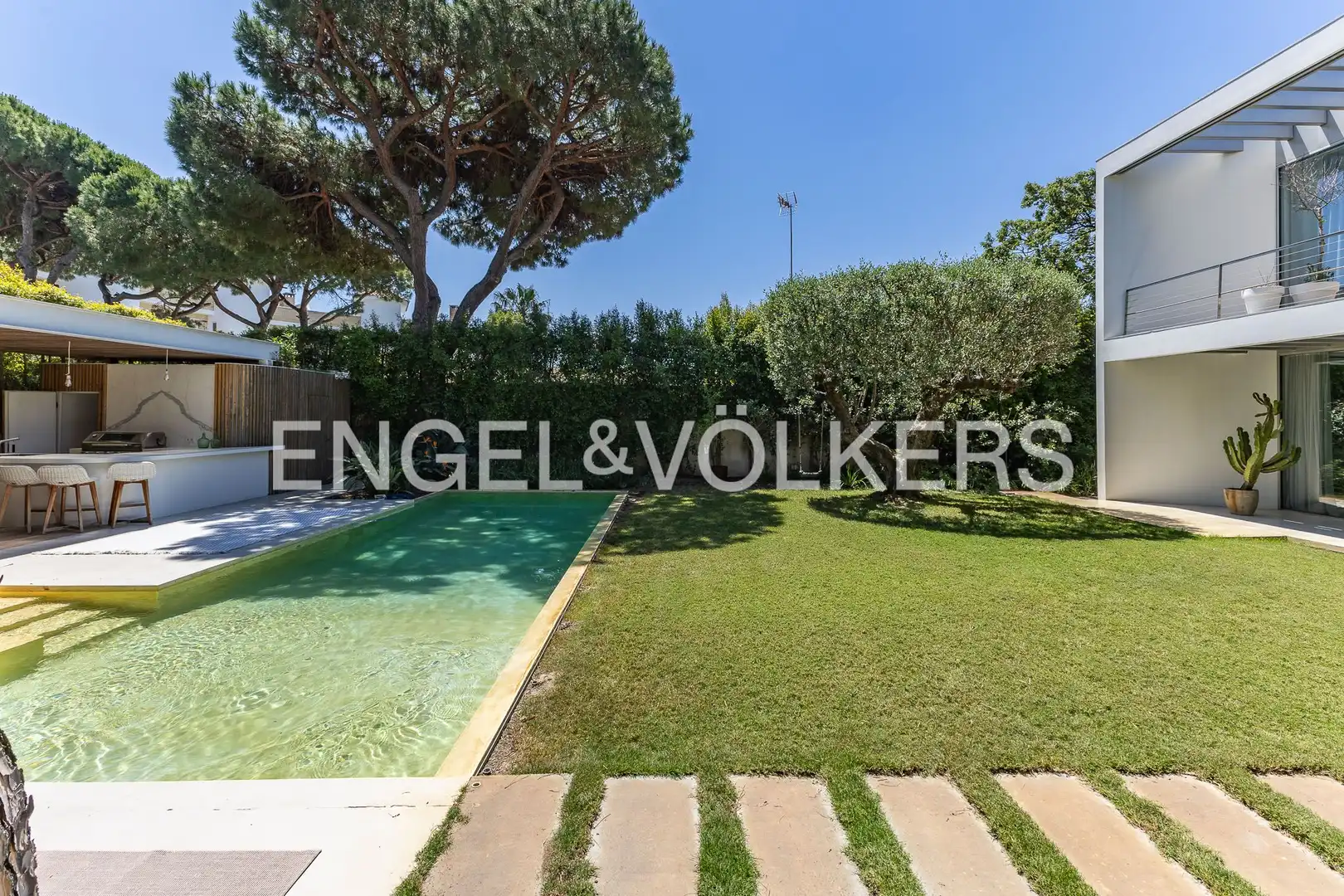 Swimming pool of Houses for rent in Castelldefels  with Air Conditioner, Heating and Private garden
