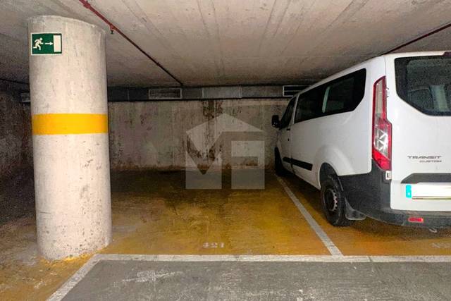 Garaje en Venta en Carrer de l'Alzina en Vila de Gràcia