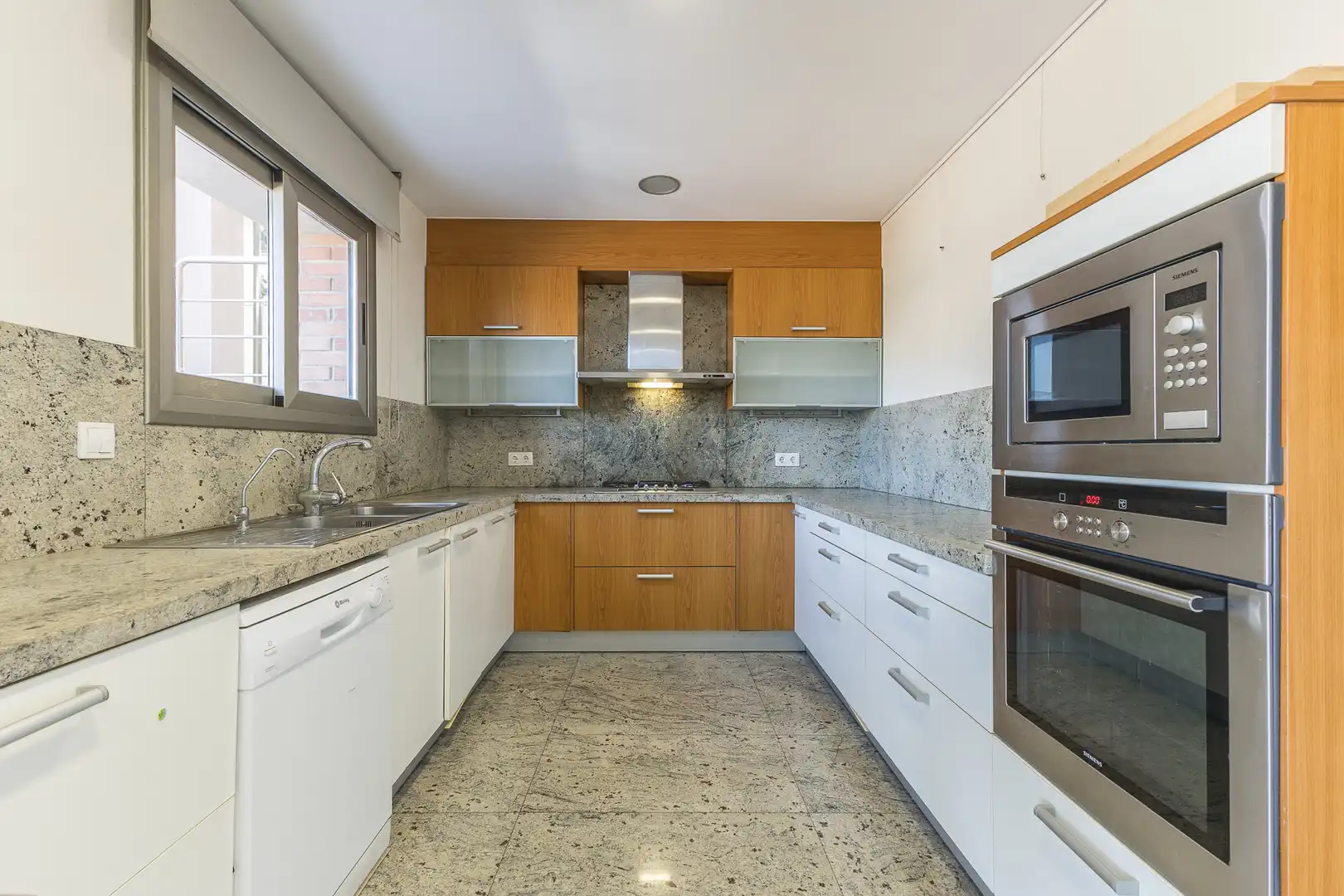 Cuina de Casa o xalet en venda en Sitges amb Aire condicionat, Calefacció i Terrassa