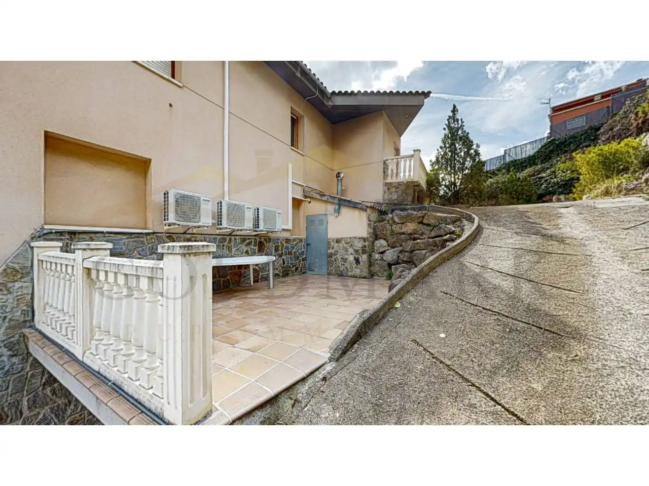 Vista exterior de Casa o xalet en venda en Corbera de Llobregat amb Aire condicionat, Calefacció i Jardí privat