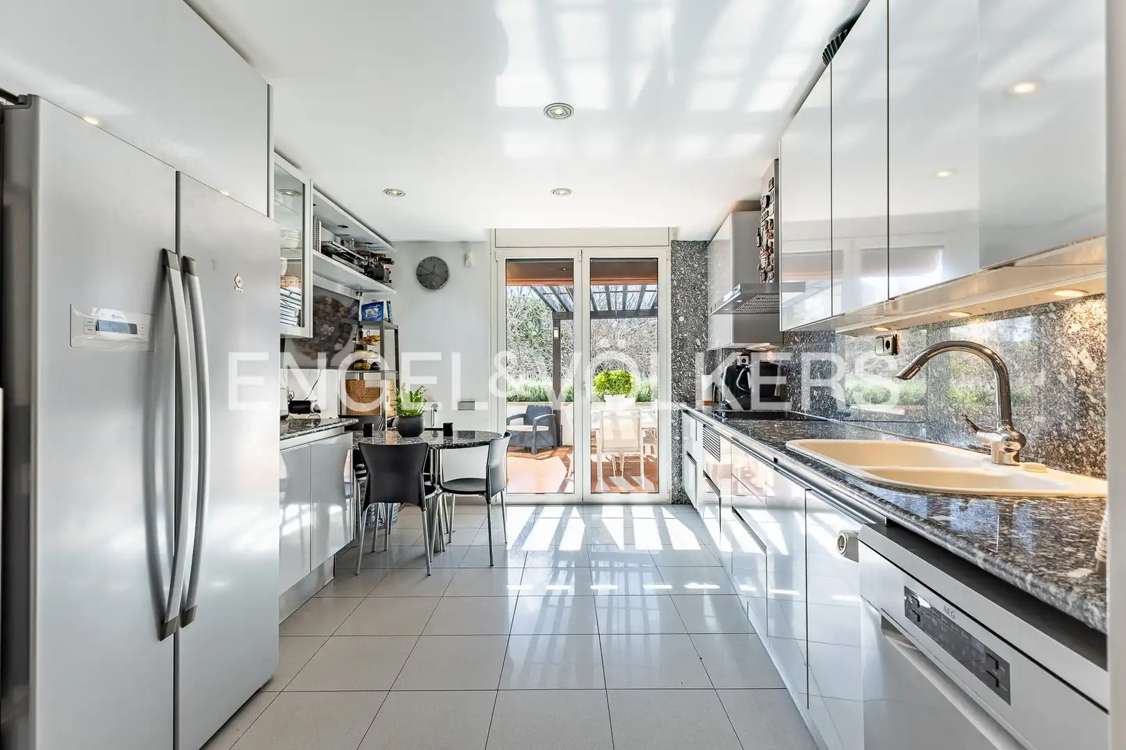Cocina de Casa o chalet en venta en Barcelona con Aire acondicionado, Calefacción y Jardín privado