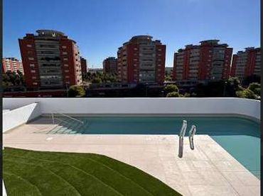 Pis amb piscina en venda a Bellavista - La Palmera