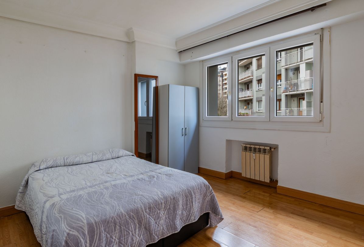 Bedroom of Flat for sale in Donostia - San Sebastián   with Heating, Terrace and Balcony