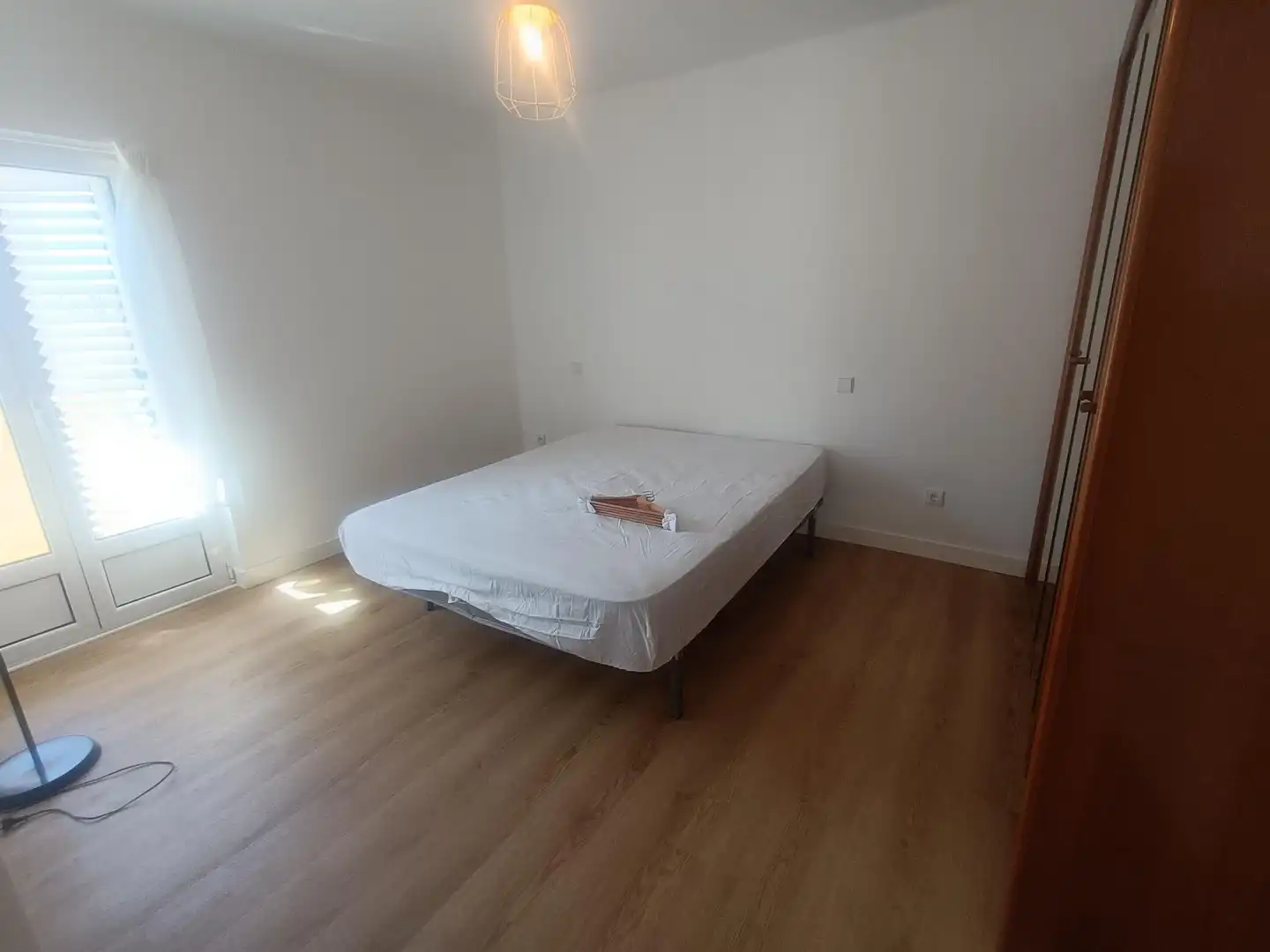 Schlafzimmer von Wohnung zur Miete in Santander mit Abstellraum, Möbliert und Balkon