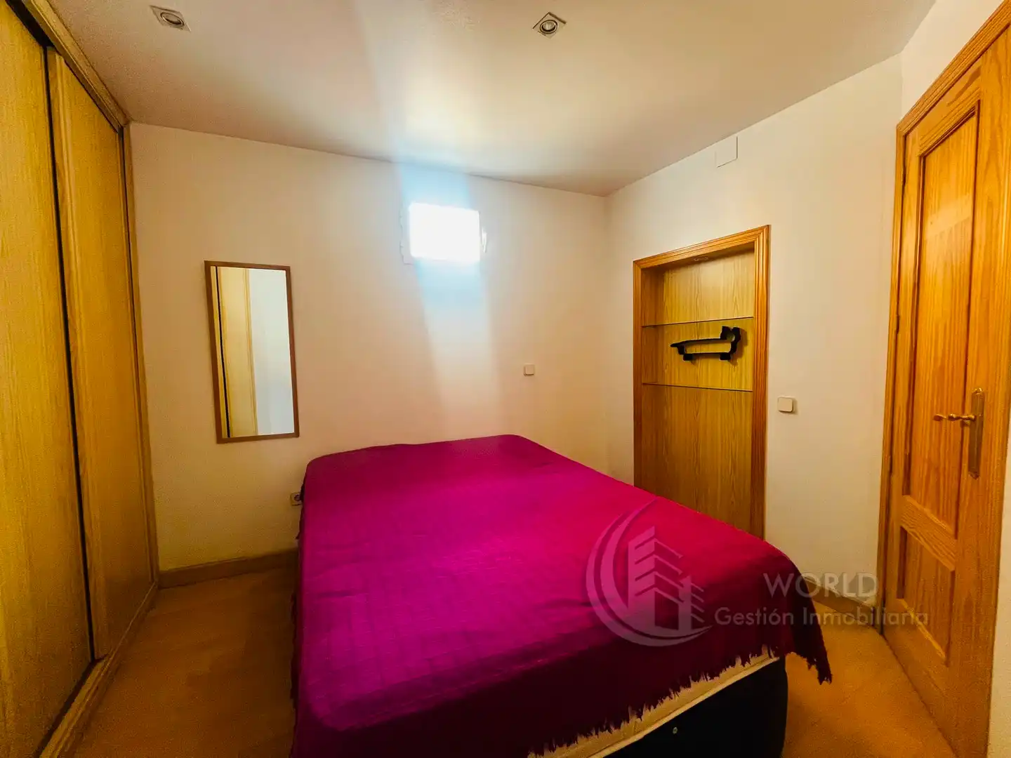 Dormitori de Apartament de lloguer en Madrid amb Calefacció, Moblat i Rentadora