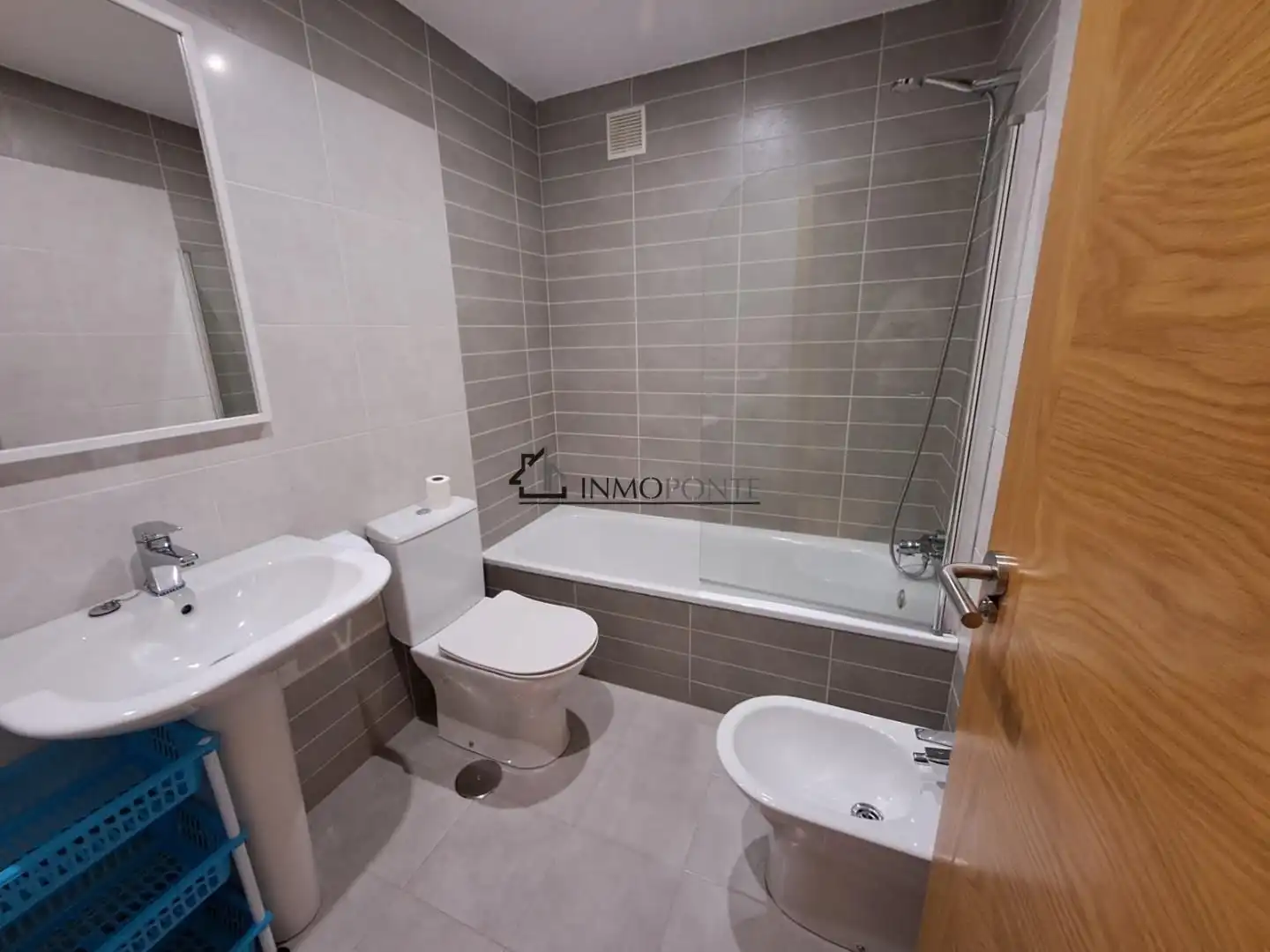 Badezimmer von Dachboden zum Verkauf in Vilagarcía de Arousa