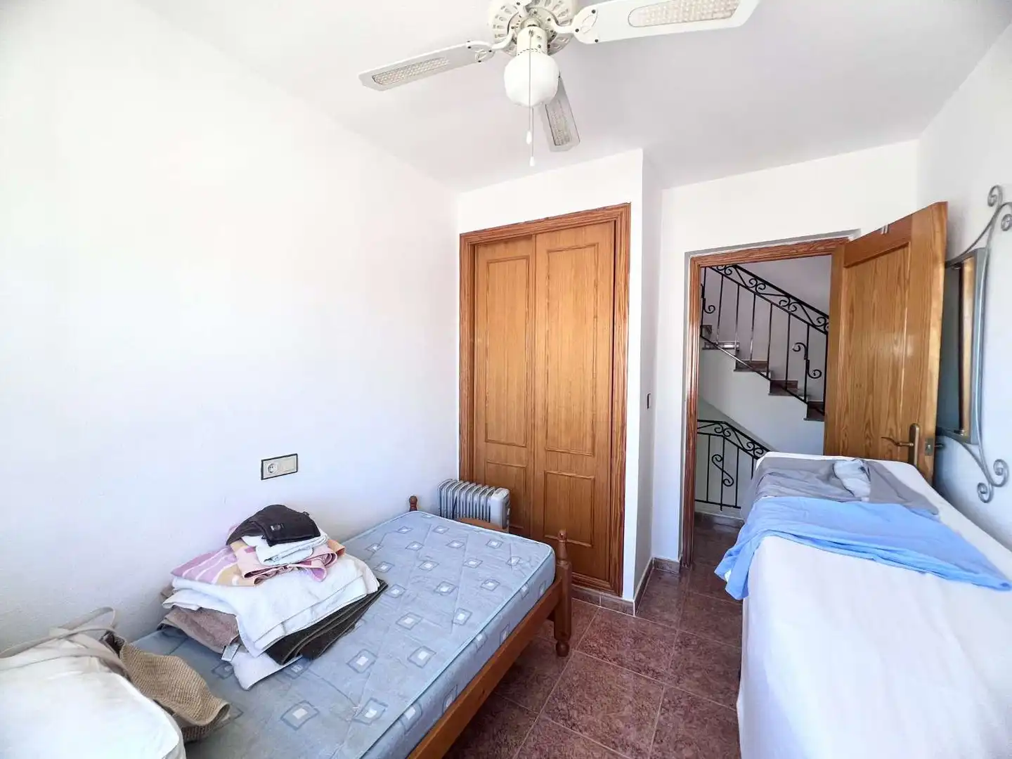 Schlafzimmer von Einfamilien-Reihenhaus zum Verkauf in Torrevieja mit Klimaanlage, Terrasse und Schwimmbad