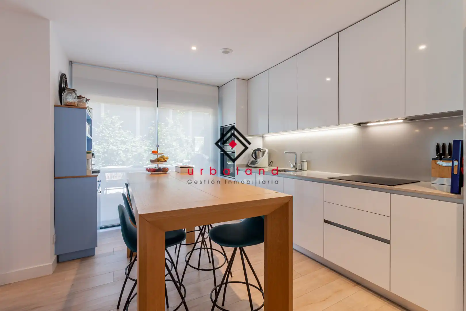 Semi-detached house with pool for sale in Calle de Cosme Damián Churruca, imagen 4