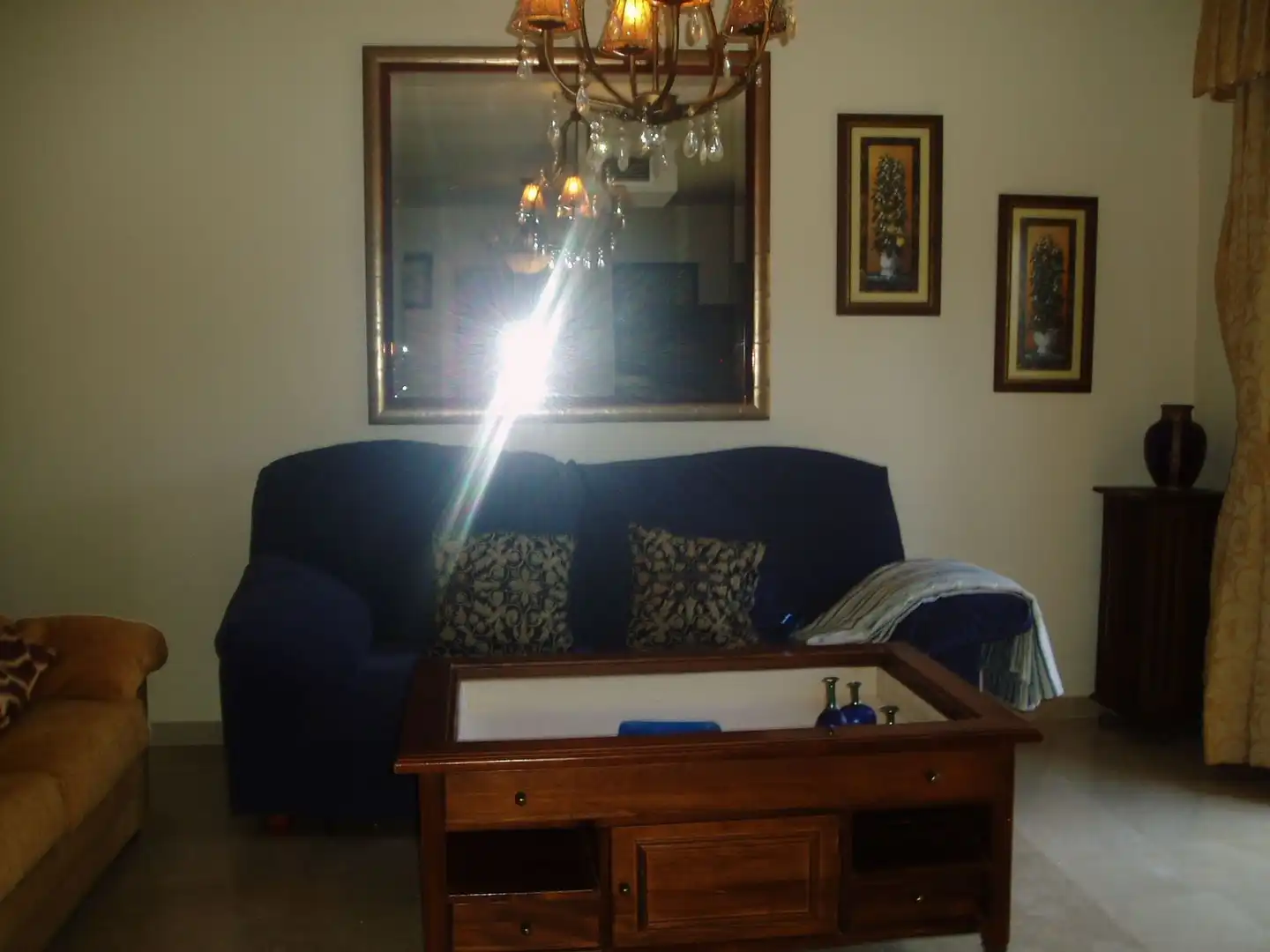 Sala d'estar de Casa adosada en venda en Estepona amb Aire condicionat, Terrassa i TV