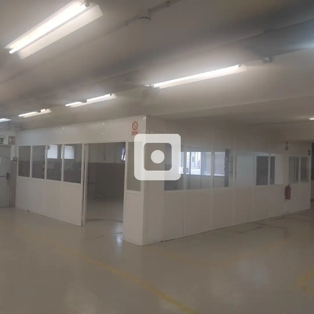 Industrial buildings for rent in de les Cosidores, Egara