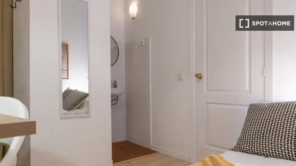 Room in Justicia - Chueca