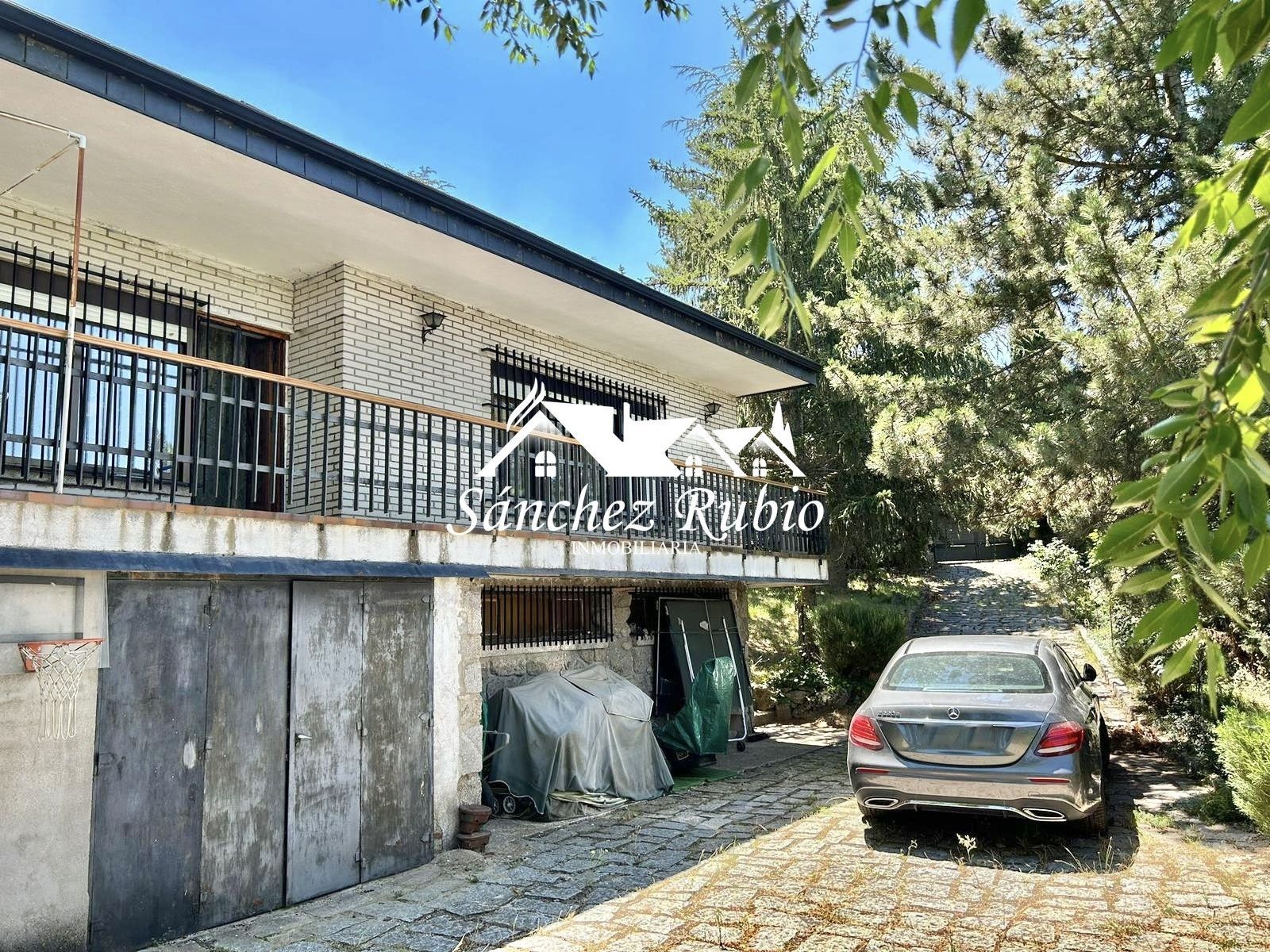 Exterior view of House or chalet for sale in El Espinar  with Heating, Private garden and Terrace