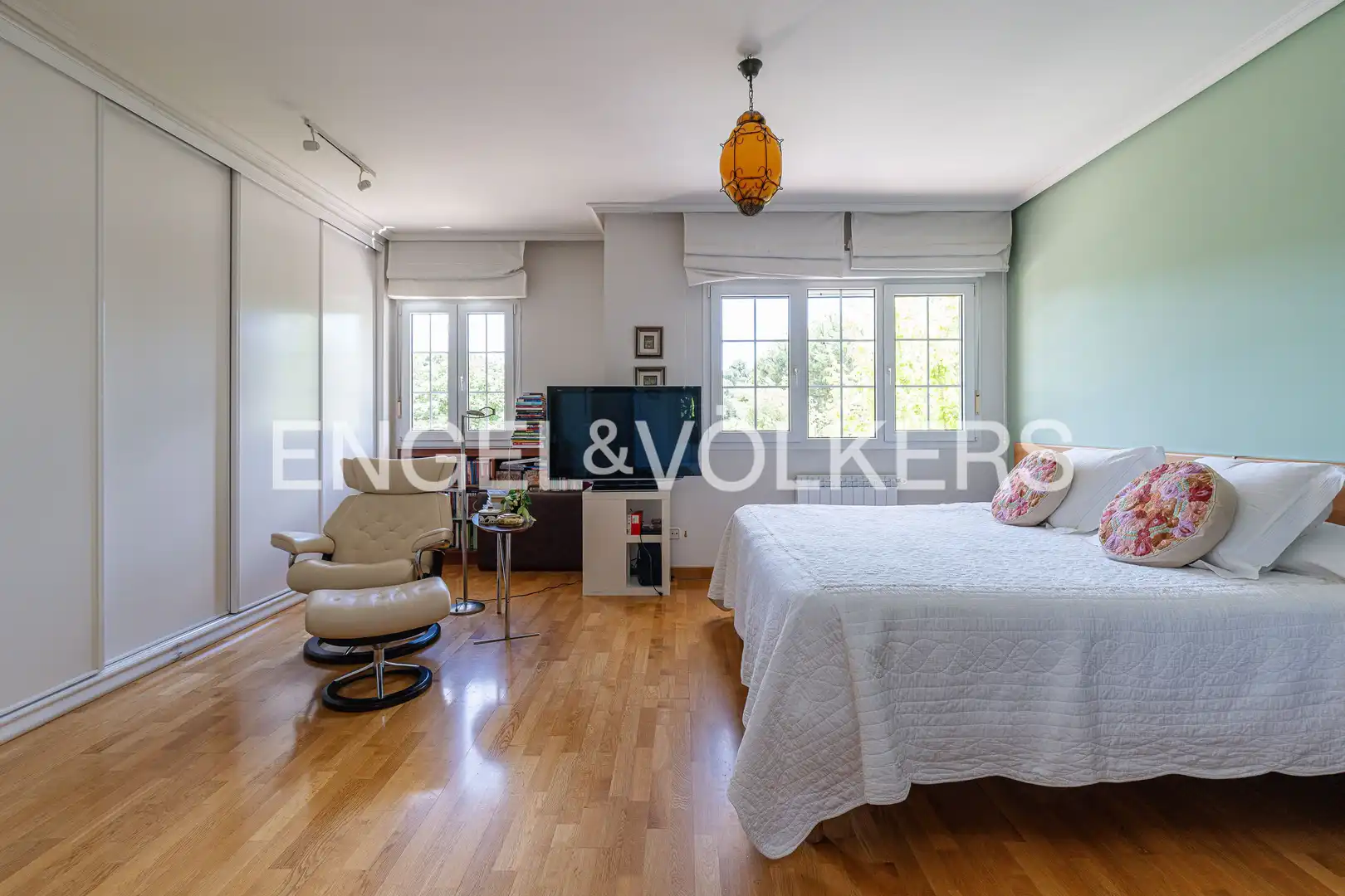 Bedroom of Houses for sale in Las Rozas de Madrid  with Heating, Private garden and Parquet flooring