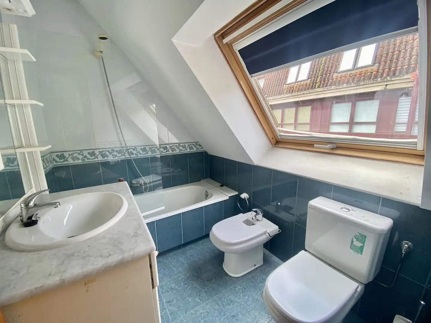 Bathroom of Attic for sale in O Grove    with Parquet flooring, Terrace and Storage room