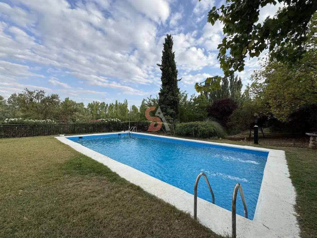 Piscina de Casa o chalet en venta en Cubillas de Santa Marta con Calefacción, Jardín privado y Terraza