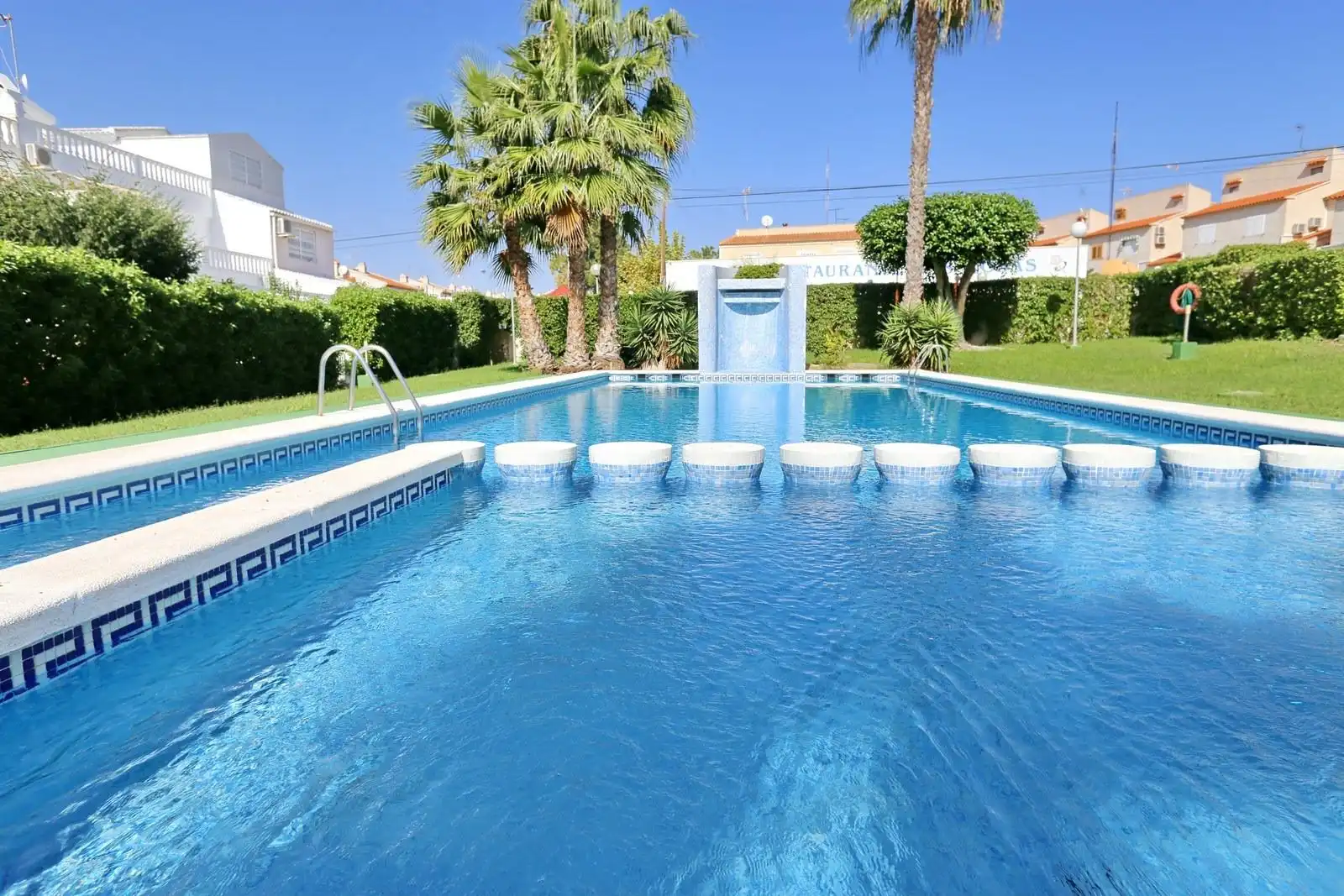 Piscina de Casa o chalet en venta en Guardamar del Segura con Aire acondicionado, Jardín privado y Terraza