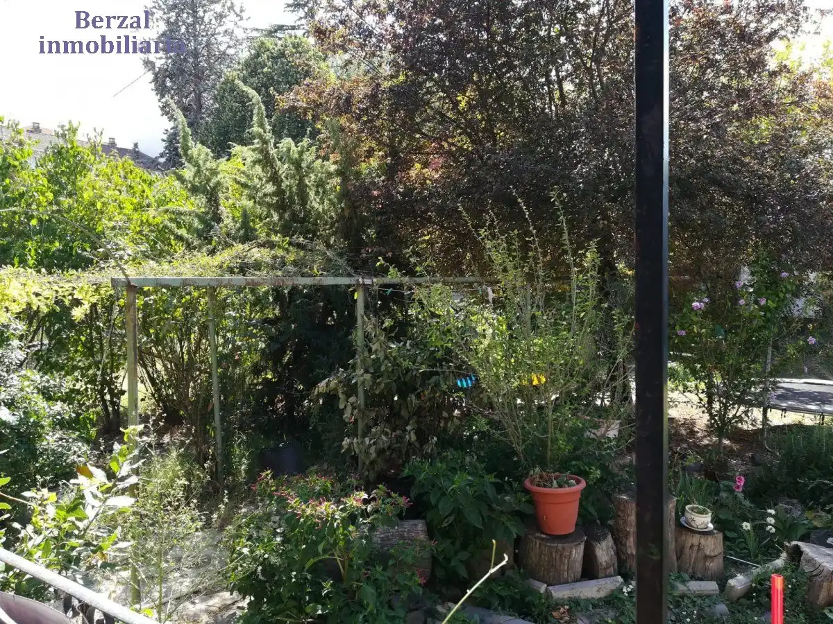 Jardí de Finca rústica en venda en  Logroño amb Jardí privat, Traster i Balcó