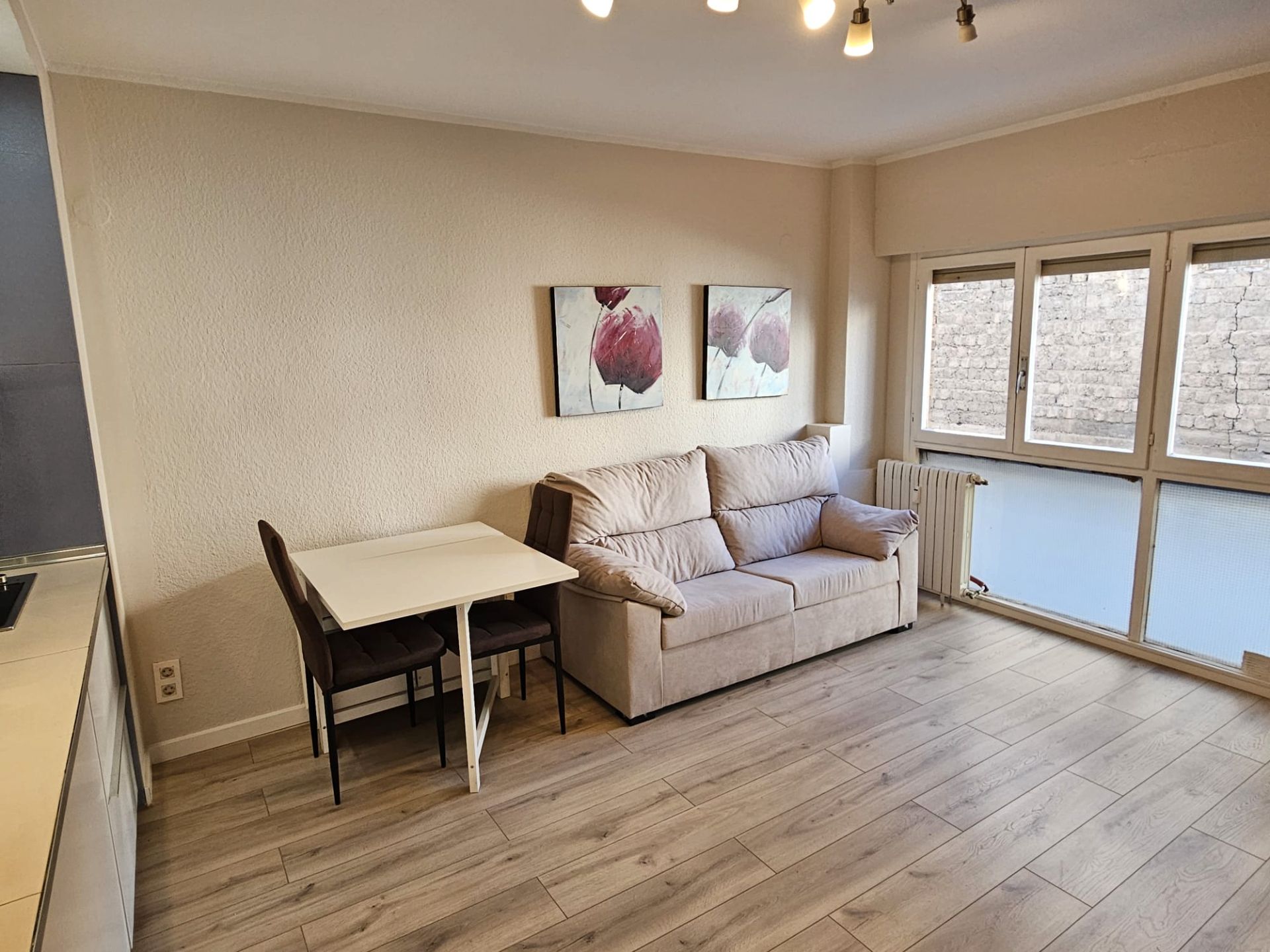 Living room of Apartment to rent in  Zaragoza Capital  with Heating, Furnished and Oven