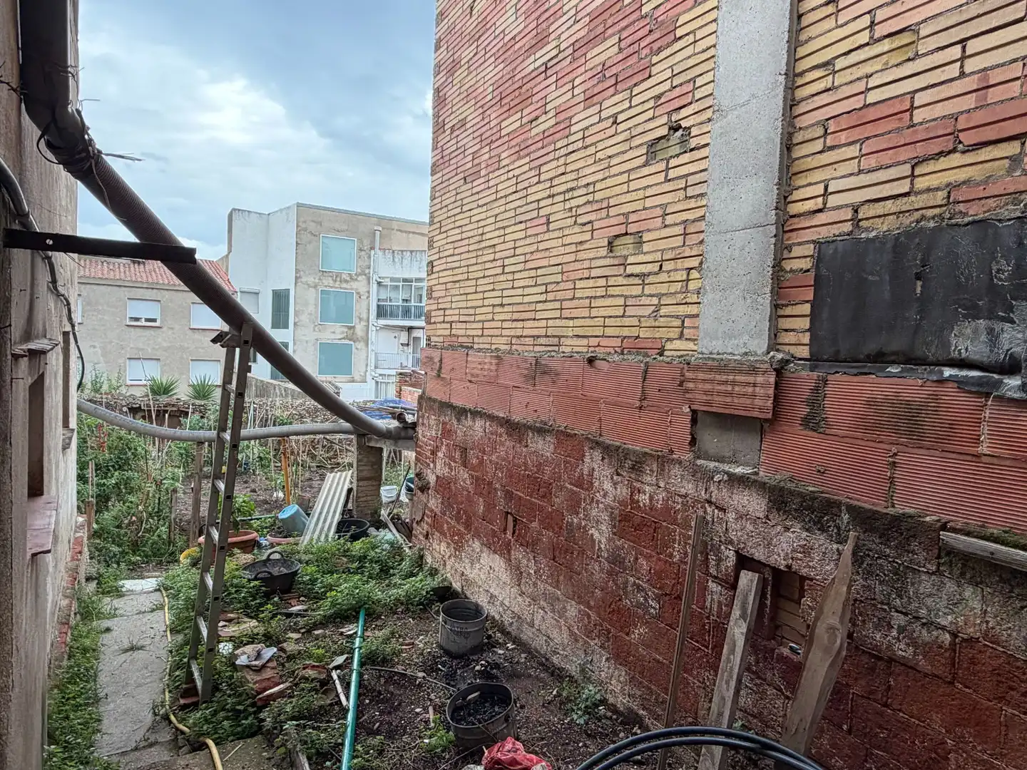 Vista exterior de Casa adosada en venta en Nucli Urbà  