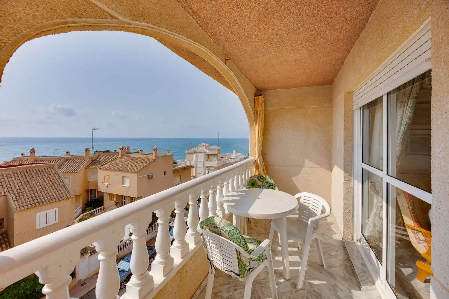 Terrassa de Apartament en venda en Torrevieja amb Terrassa, Piscina i Moblat