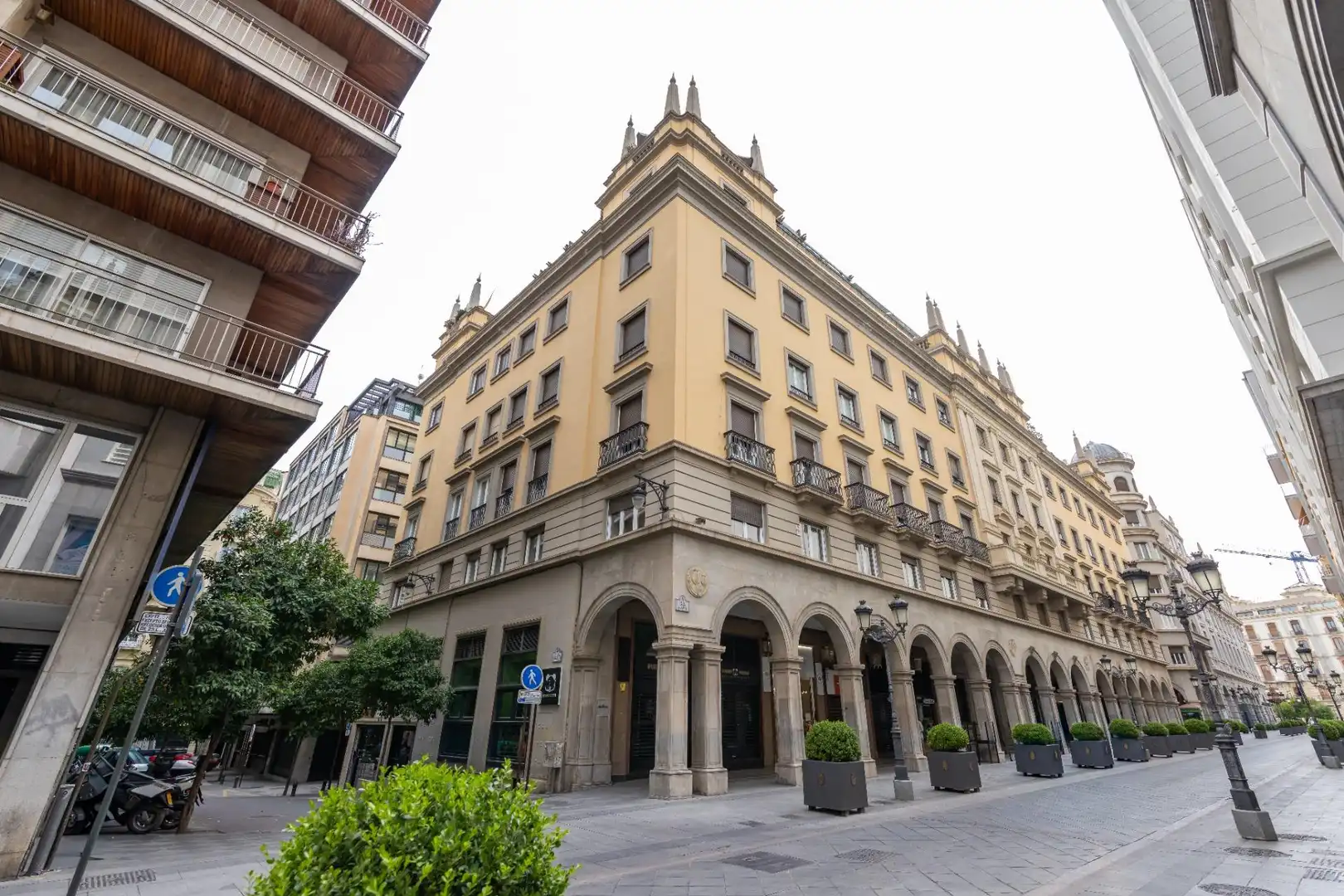 Exterior view of Office for rent in Granada