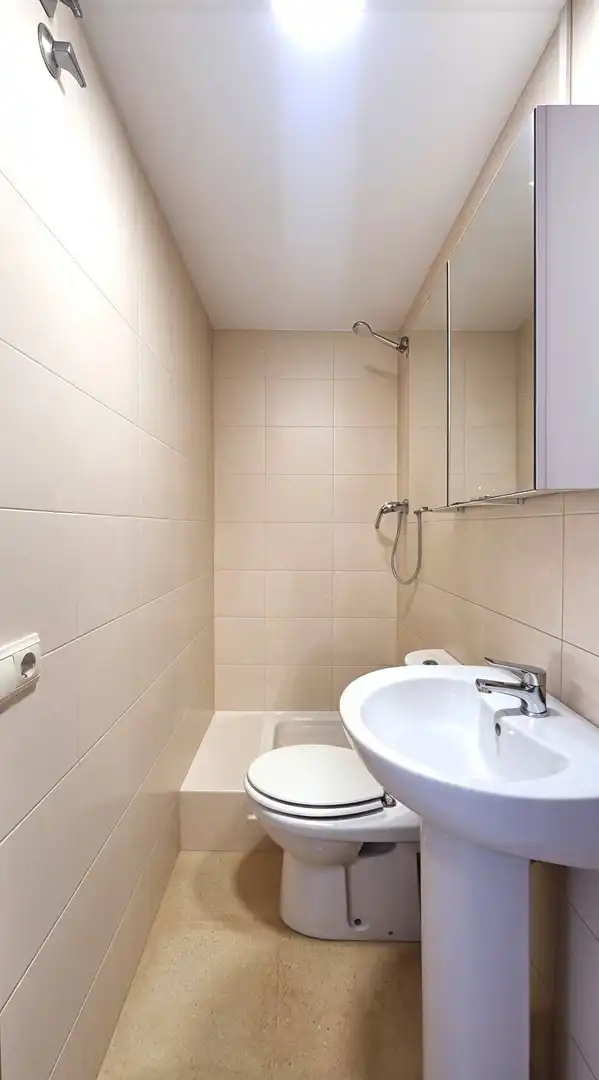 Badezimmer von Wohnung zum Verkauf in Reus mit Heizung und Balkon