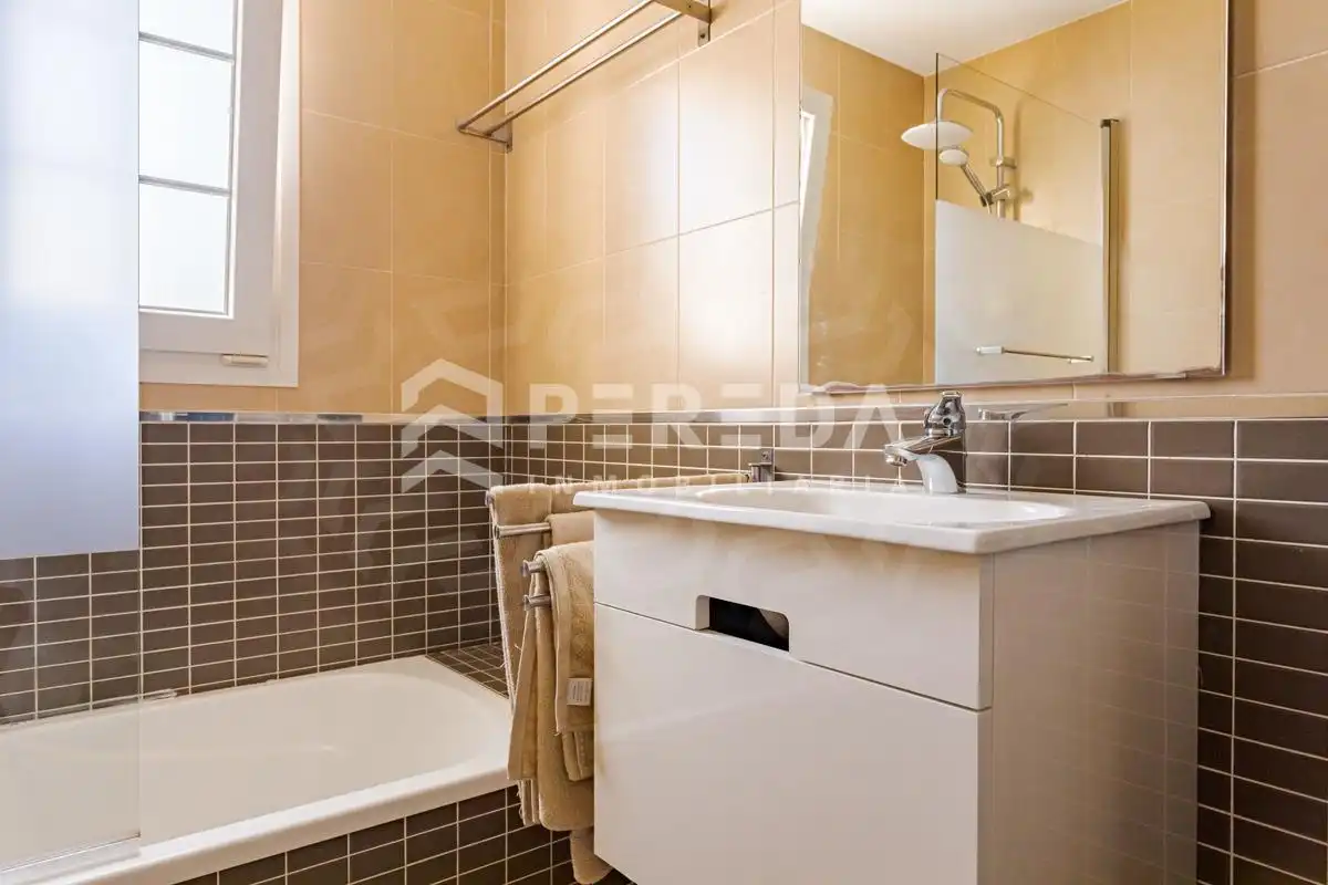 Baño de Ático en venta en Roquetas de Mar con Aire acondicionado, Terraza y Piscina comunitaria