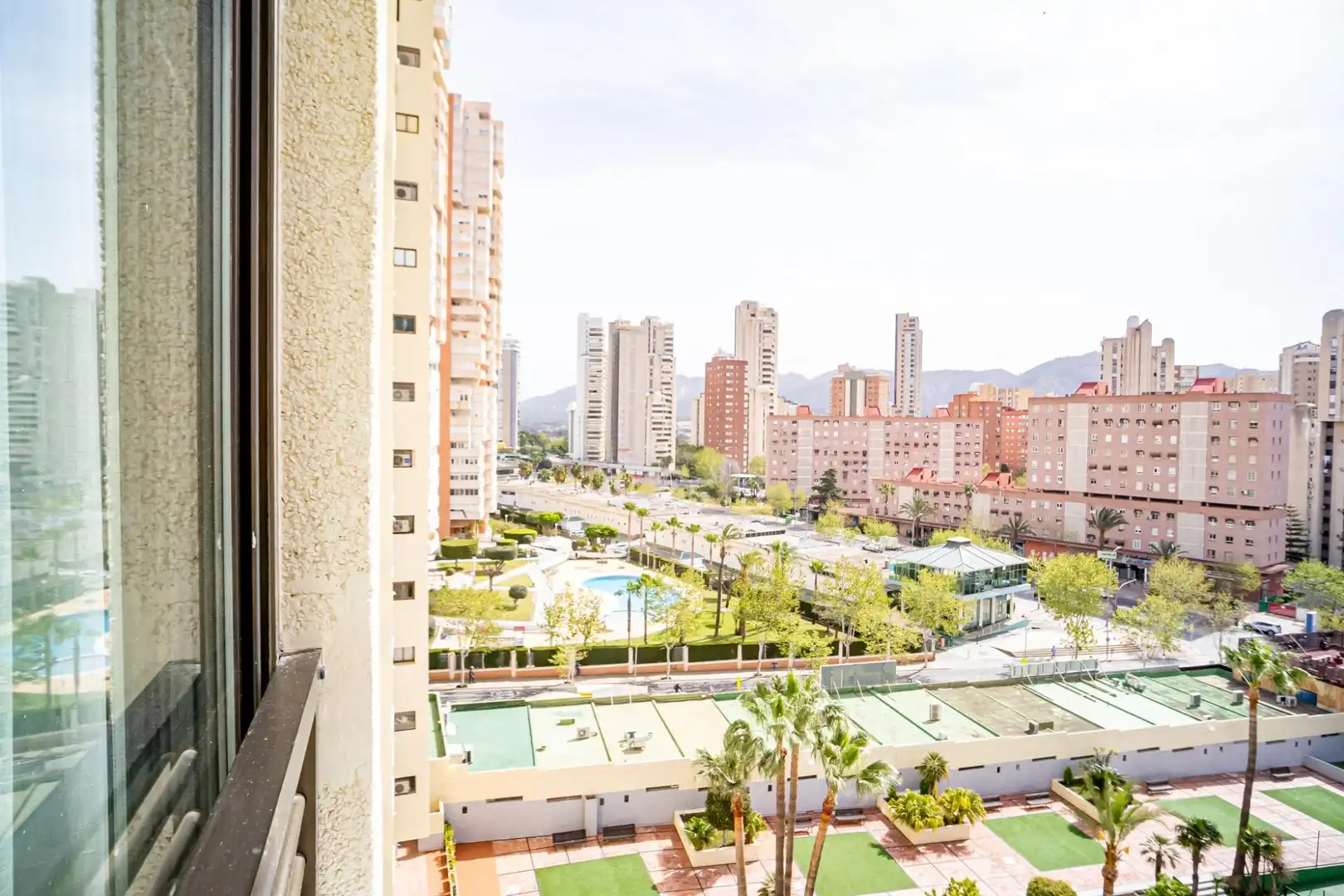 Vista exterior de Apartament en venda en Benidorm amb Jardí privat i Piscina comunitària