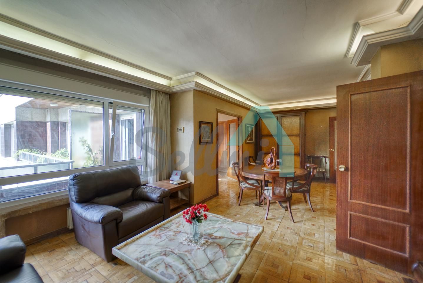 Sala de estar de Piso en venta en Oviedo  con Calefacción, Parquet y Terraza