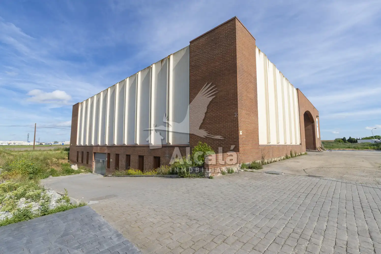 Vista exterior de Nave industrial en venta en Alcalá de Henares