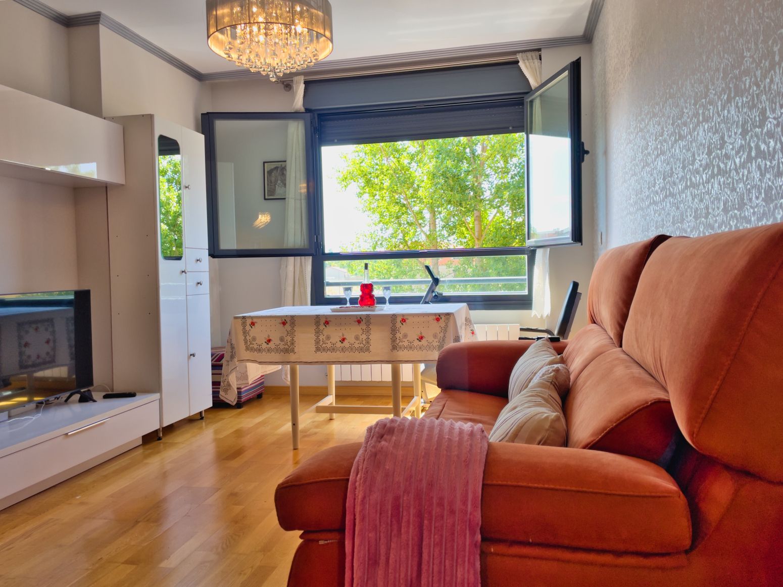 Bedroom of Flat for sale in Medina de Pomar  with Heating, Parquet flooring and Furnished