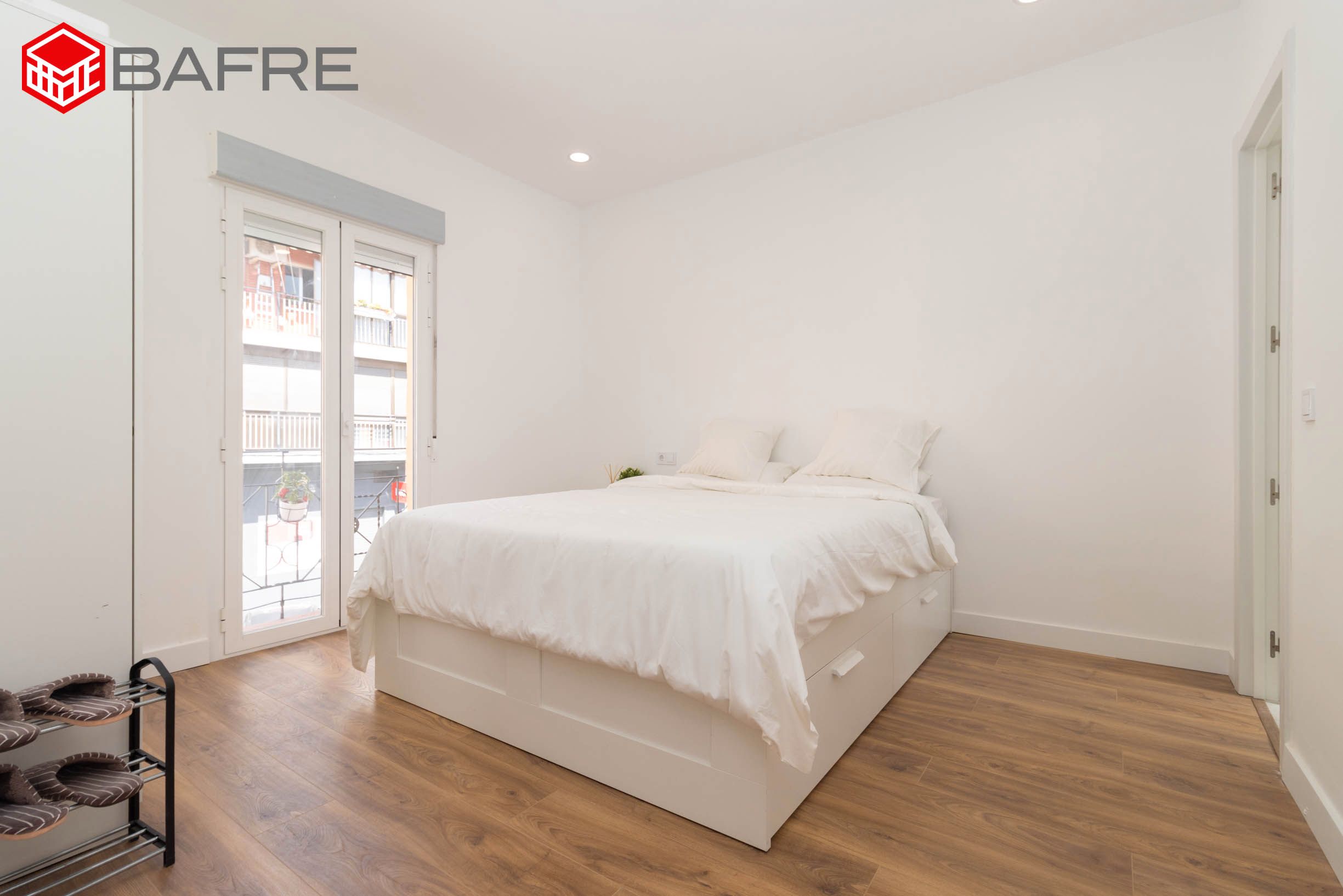 Bedroom of Flat for sale in  Madrid Capital  with Air Conditioner and Balcony