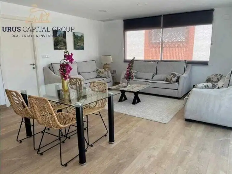 Sala d'estar de Casa adosada en venda en Córdoba amb Aire condicionat, Calefacció i Jardí privat